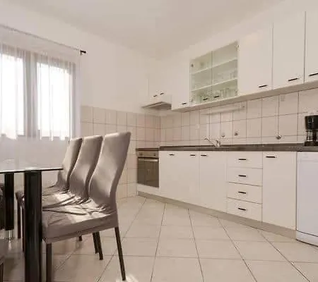 Apartment Spacious For 20 With Heated Pool And Stunning Views Trogir