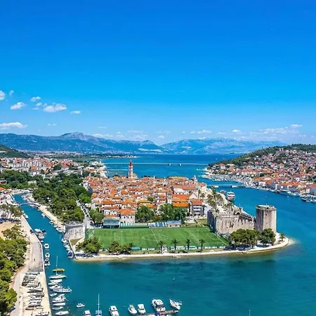 Spacious For 20 With Heated Pool And Stunning Views Apartment Trogir