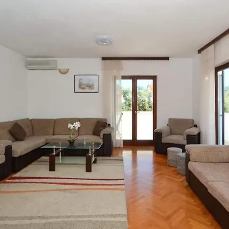 Spacious For 20 With Heated Pool And Stunning Views