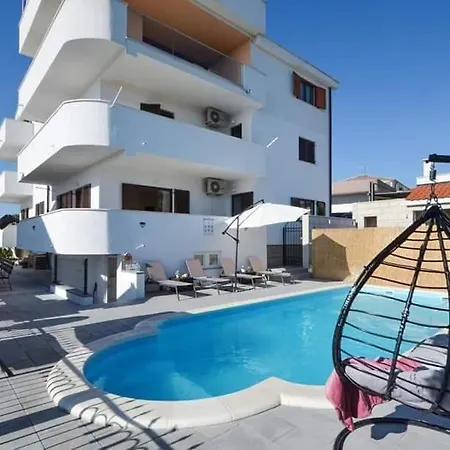 Spacious For 20 With Heated Pool And Stunning Views * Trogir