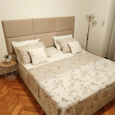 Spacious For 20 With Heated Pool And Stunning Views * Trogir