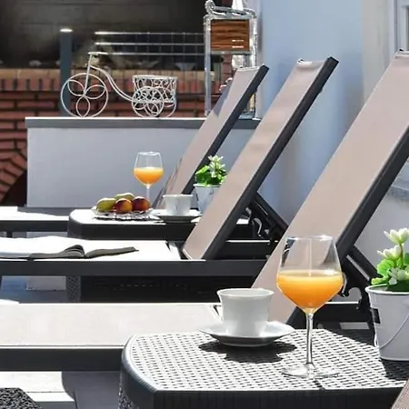 Apartment Spacious For 20 With Heated Pool And Stunning Views Trogir