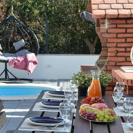 Apartment Spacious For 20 With Heated Pool And Stunning Views