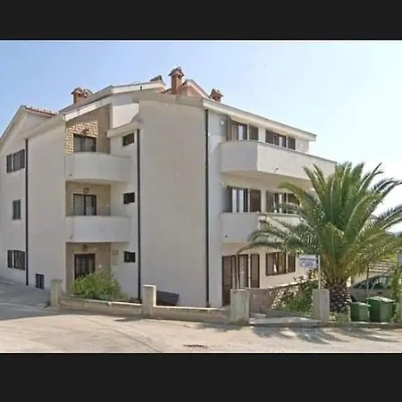 Apartment Spacious For 20 With Heated Pool And Stunning Views