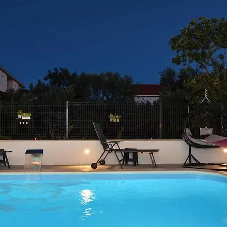 Spacious For 20 With Heated Pool And Stunning Views *