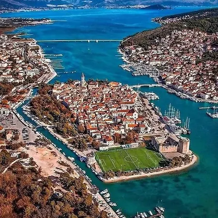 Spacious For 20 With Heated Pool And Stunning Views Trogir
