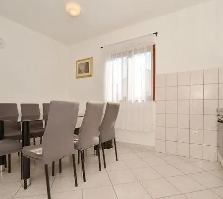 Apartment Spacious For 20 With Heated Pool And Stunning Views Trogir