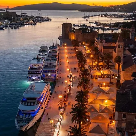 Spacious For 20 With Heated Pool And Stunning Views Trogir