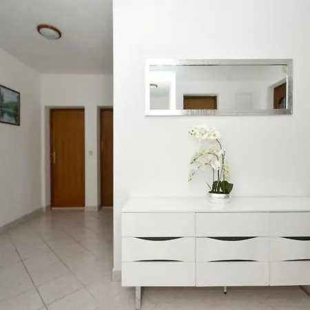 Spacious For 20 With Heated Pool And Stunning Views Apartment Trogir