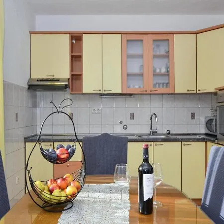 Spacious For 20 With Heated Pool And Stunning Views
