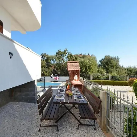 Apartment Spacious For 20 With Heated Pool And Stunning Views Trogir