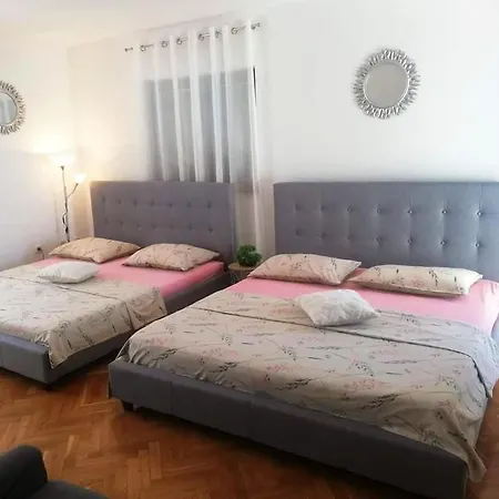 Spacious For 20 With Heated Pool And Stunning Views Apartment