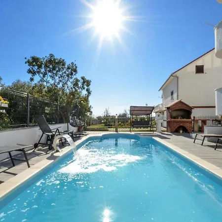 Apartment Spacious For 20 With Heated Pool And Stunning Views *