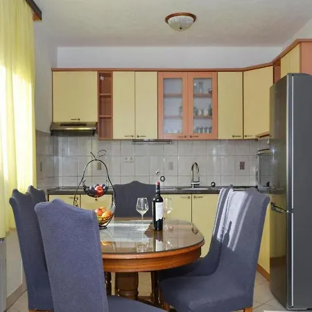 Apartment Spacious For 20 With Heated Pool And Stunning Views Trogir